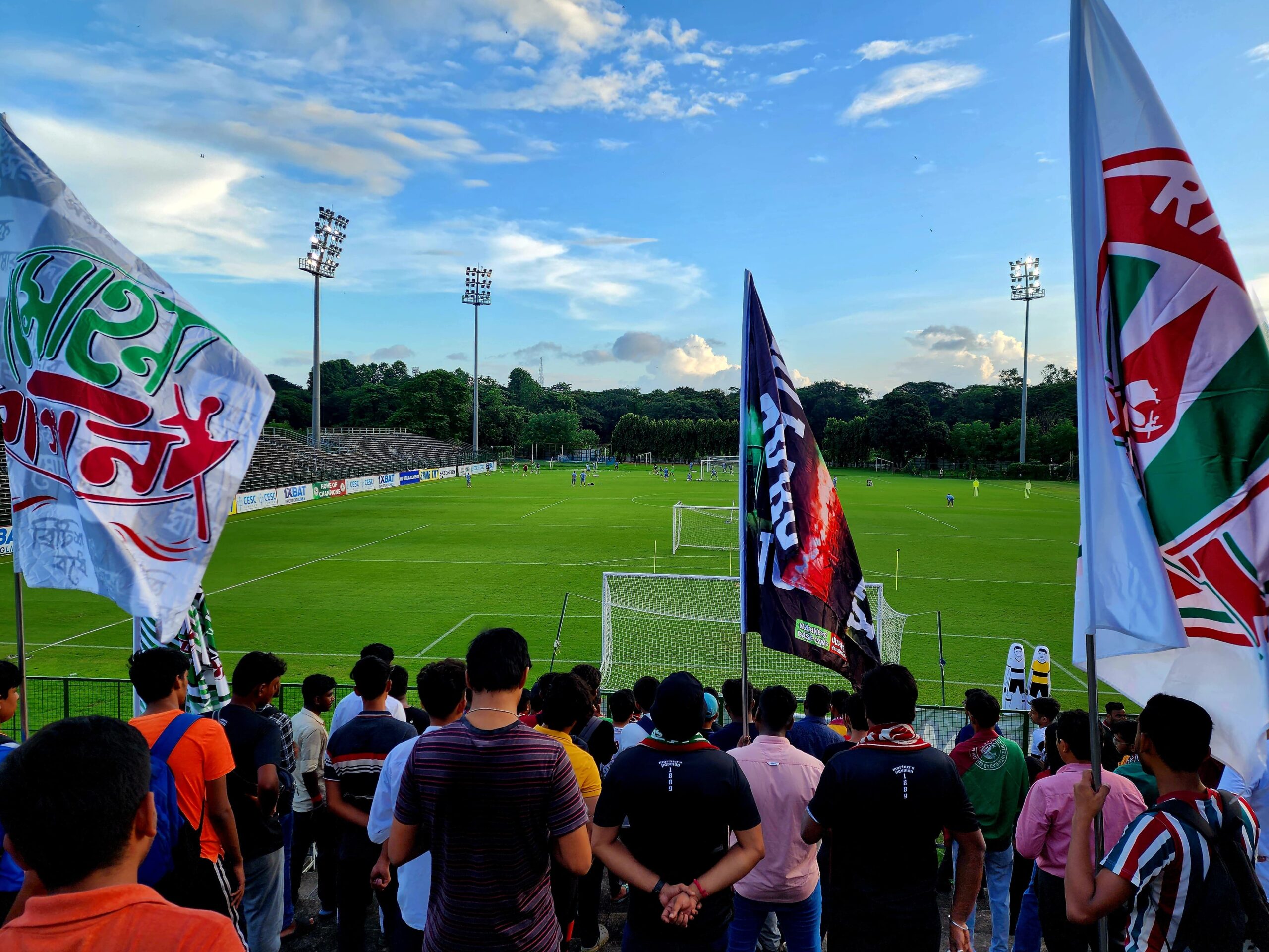ISL begins in Kolkata : Green and Maroon brigade ready to roar on the pitch!